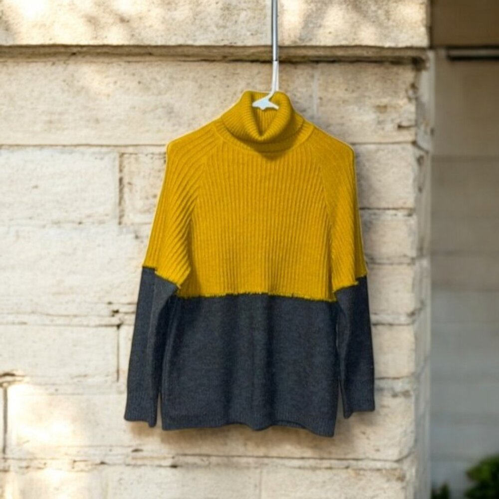 Charlie Paige Mustard and Charcoal Turtleneck Sweater EUC Sz M